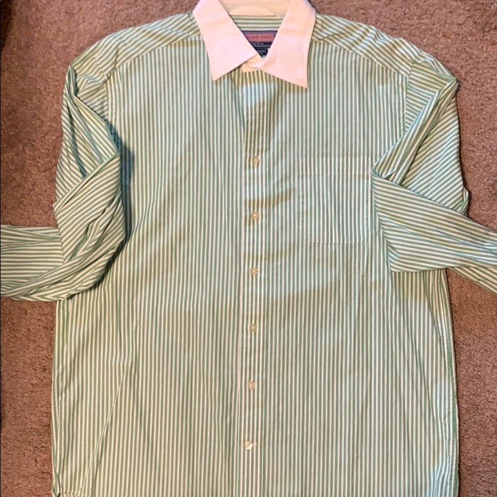 Men’s Vineyard Vines button down - size L